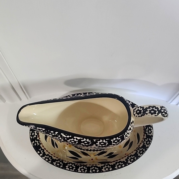 Black and white temptations old world 9 oz gravy boat - Picture 4 of 6